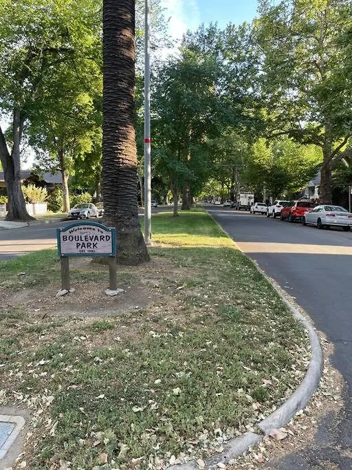 Pet Friendly Midtown/Downtown Entire Condo -Free Parking Sacramento