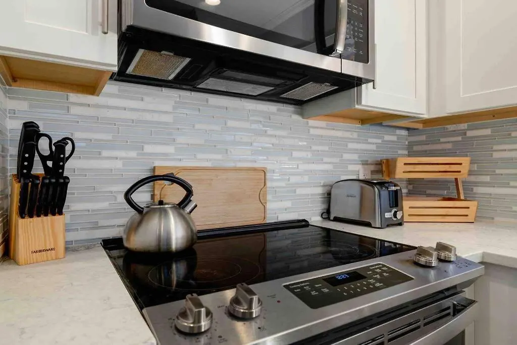 Pet Friendly Midtown/Downtown Entire Condo -Free Parking Sacramento 0*,  United States