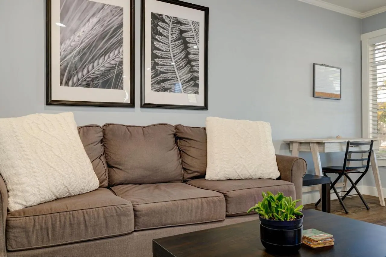 Pet Friendly Midtown/Downtown Entire Condo -Free Parking Sacramento 0*,  United States