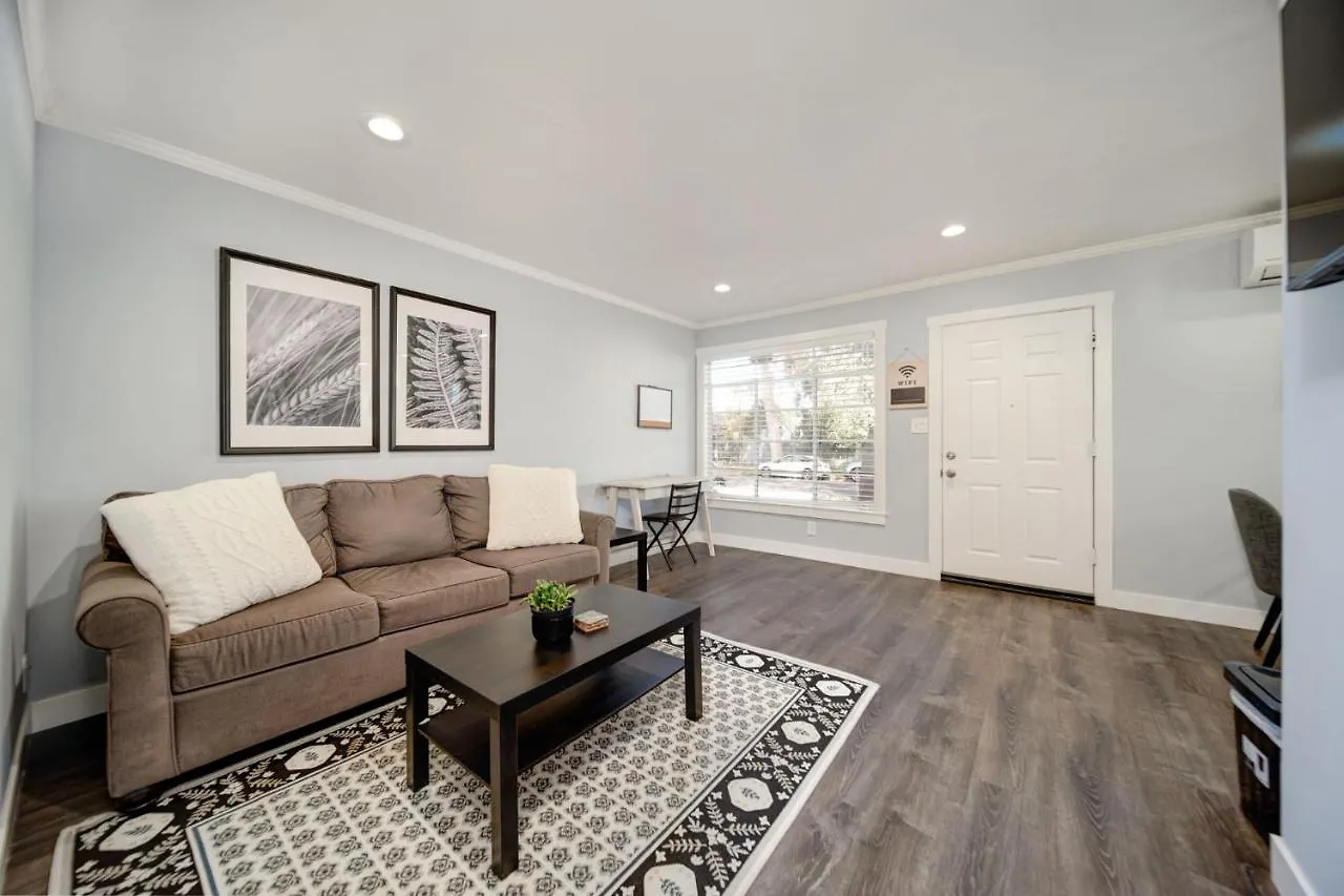 Apartment Pet Friendly Midtown/Downtown Entire Condo -Free Parking Sacramento