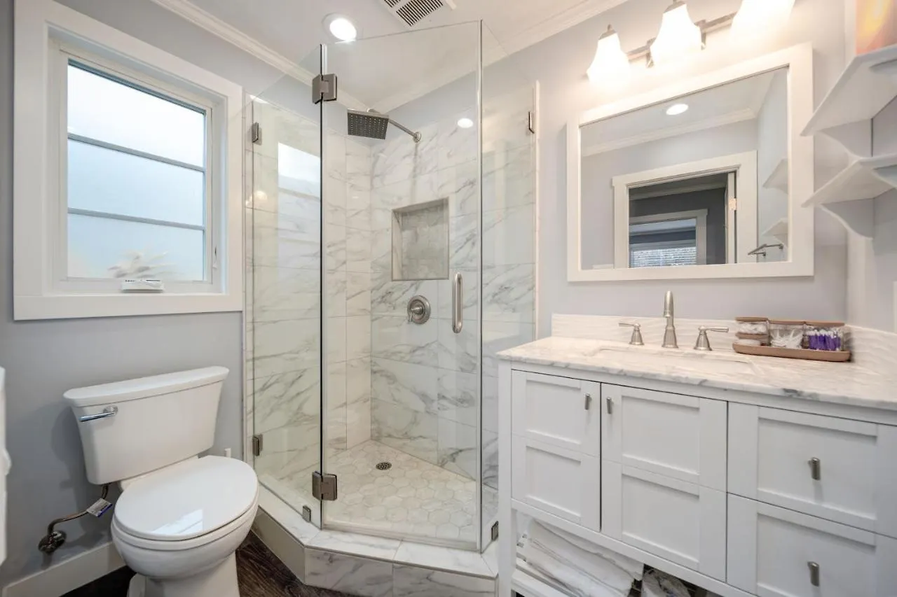 Pet Friendly Midtown/Downtown Entire Condo -Free Parking Sacramento 0*,