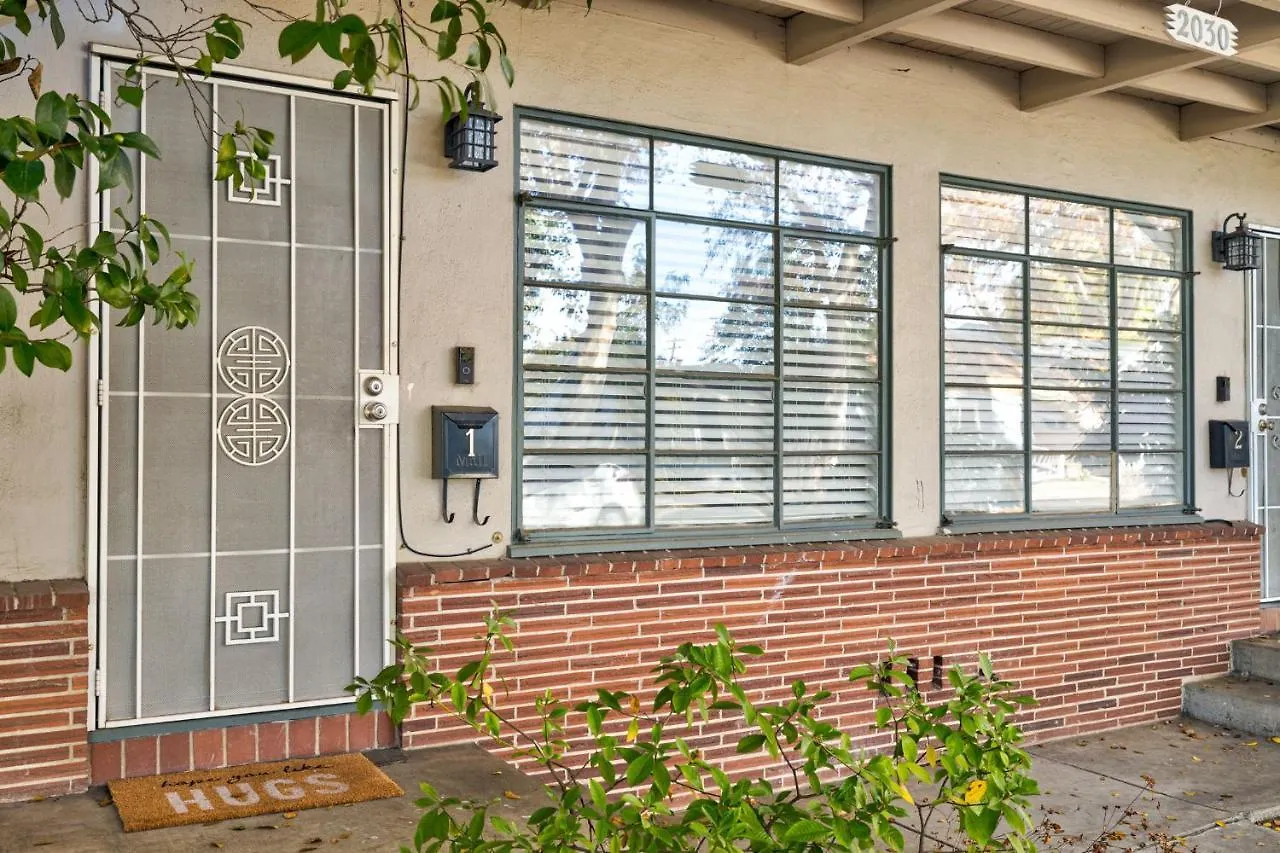 Pet Friendly Midtown/Downtown Entire Condo -Free Parking Sacramento Apartment