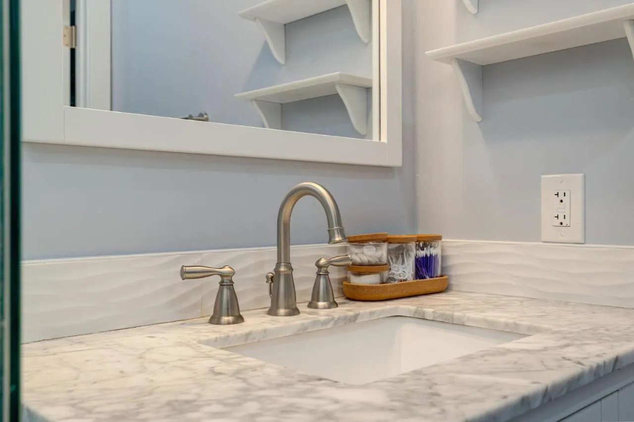 Pet Friendly Midtown/Downtown Entire Condo -Free Parking Sacramento 0*,  United States